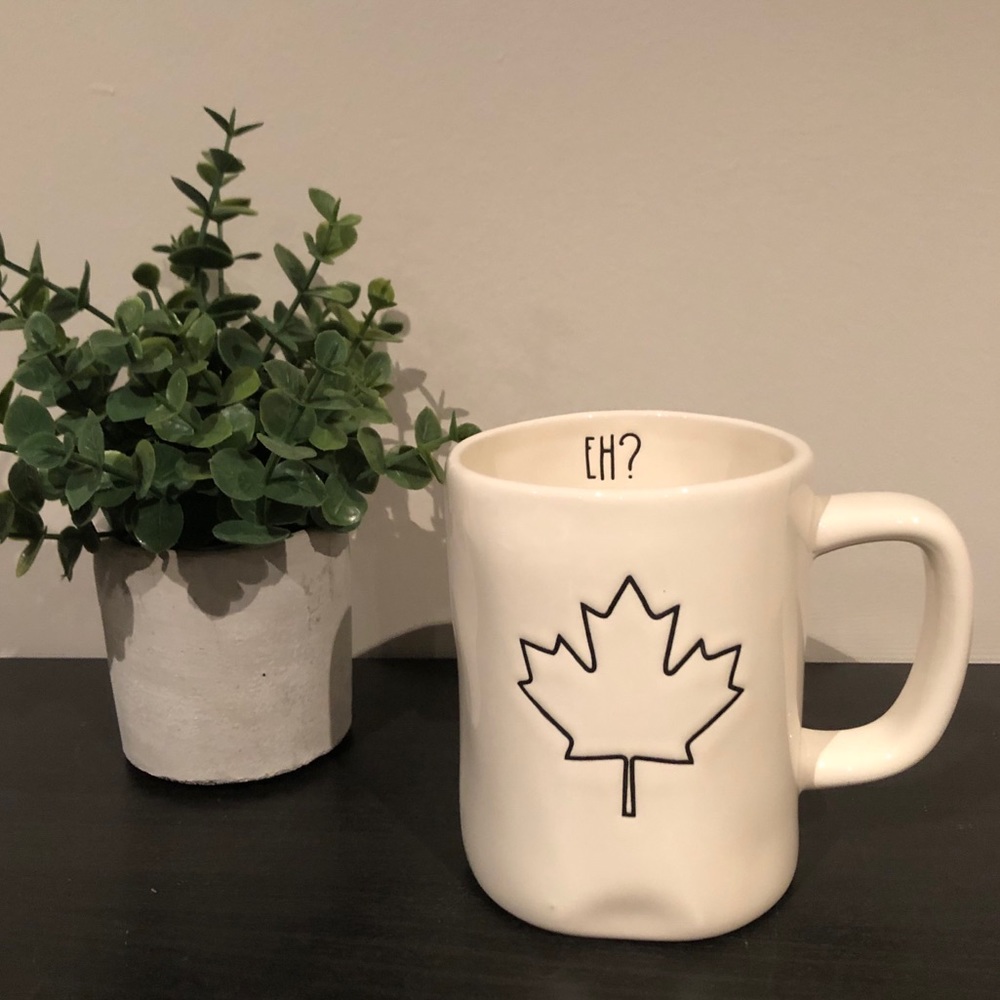 RAE DUNN CANADA MAPLE LEAF MUG🇨🇦